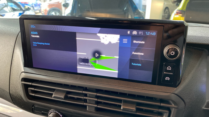 Peugeot Expert E-Standard 1000 100kW 75kWh Professional Premium + Van Auto - Image 55